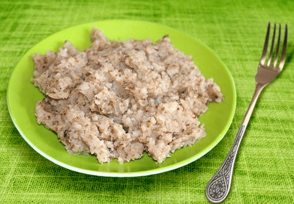 Lugaw nga hinimo sa nahugno nga Buckwheat nga adunay manku